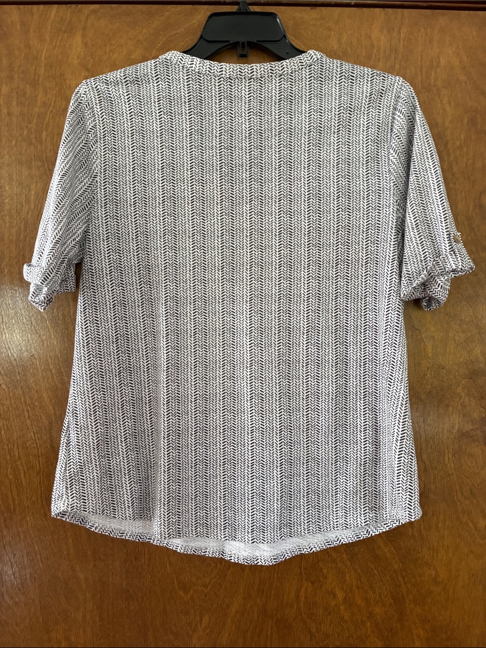croft & barrow Short Sleeve V-Neck Shirt White & Black Size Large - Picture 3 of 3